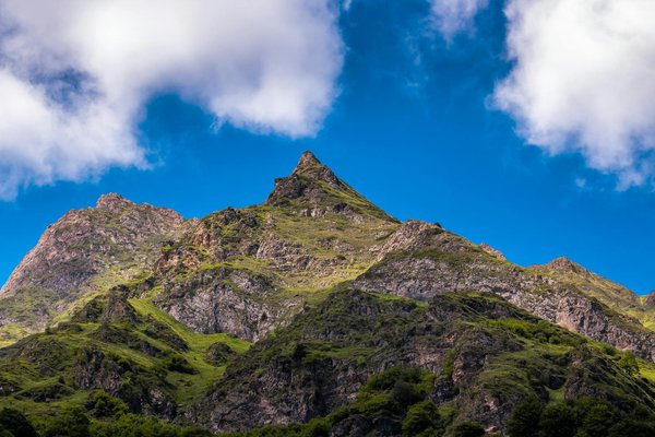 Comment planifier un itinéraire de voyage en fonction des saisons et des événements locaux ?